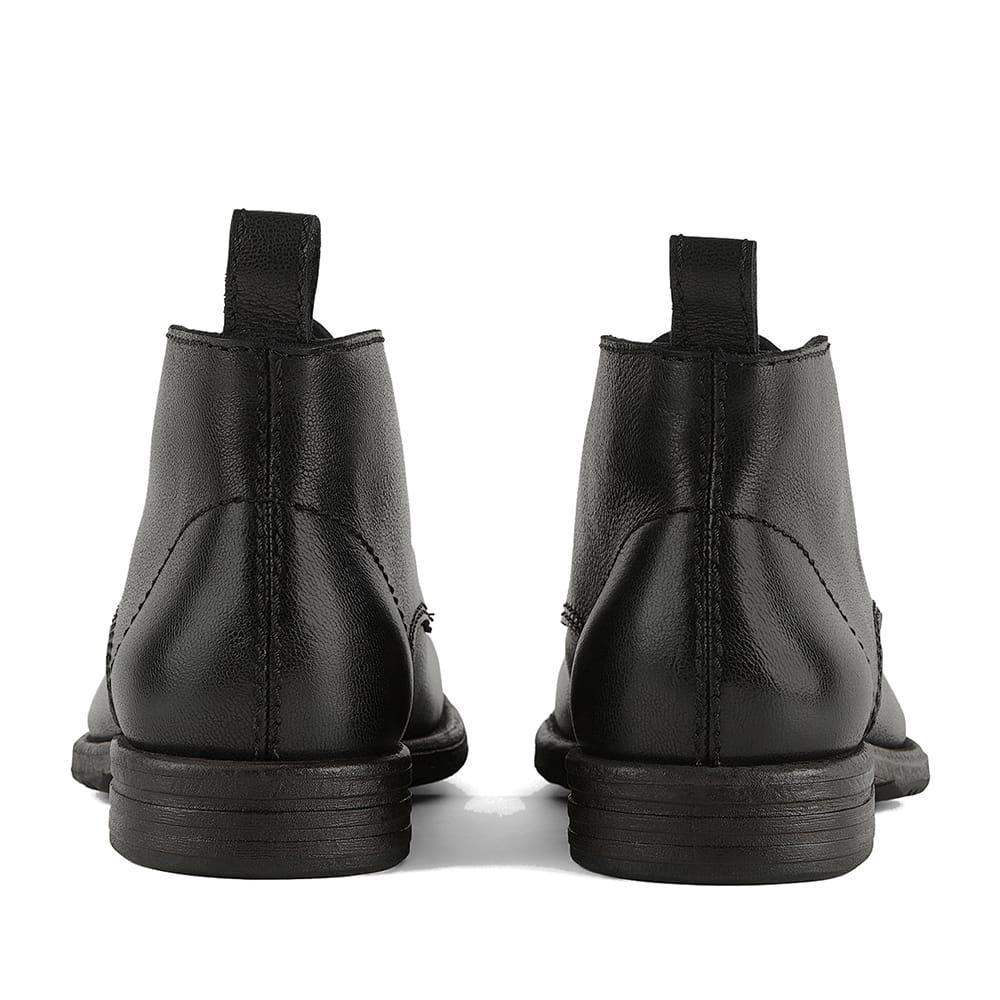 Lakefront Men's Chukka Boot - Image 12